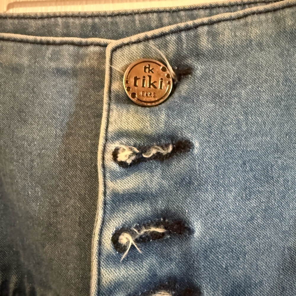Stylish High-Rise Blue Distressed Jeans - Picture 2 of 4